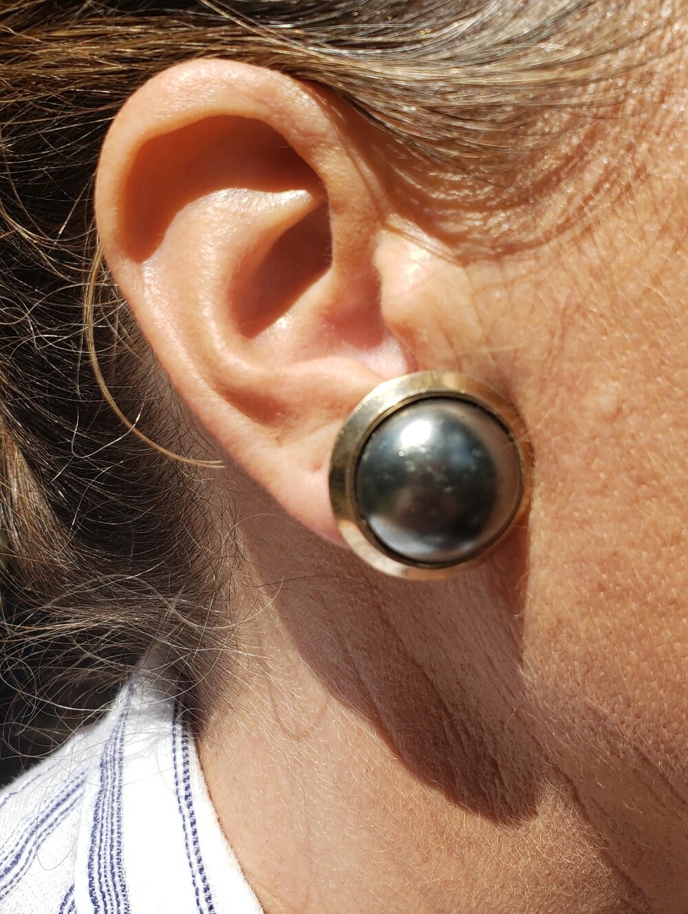 2 pair VINTAGE METALLIC HUE AND RHINESTONE CLIP ON EARRINGS